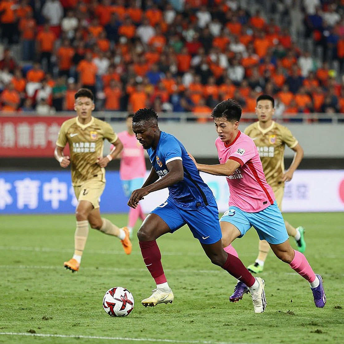 PSV bán Essiën Bassey cho Viking FK: Canh bạc 1,5 triệu euro và cuộc tái ngộ Champions League