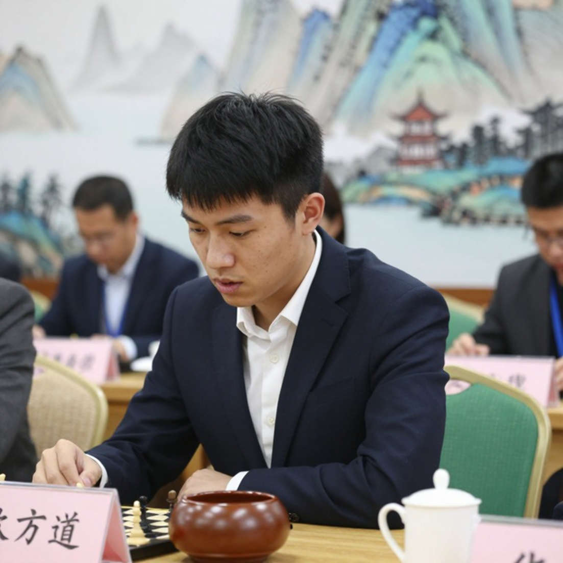 GCL 2026: Nepomniachtchi khiến Carlsen toát mồ hôi trước khi hạ Sindarov bằng đồng hồ