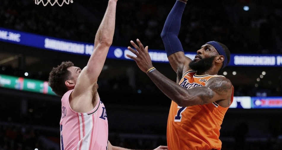 70 điểm của Devin Booker và căn bệnh điền số vào ô trống của giới phân tích NBA