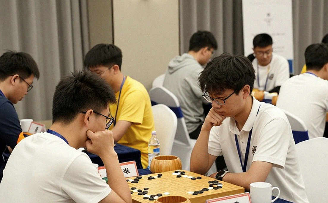 Lá phiếu ở Samarkand: Lời hứa đưa Carlsen trở lại và khoảng trống không ai soi