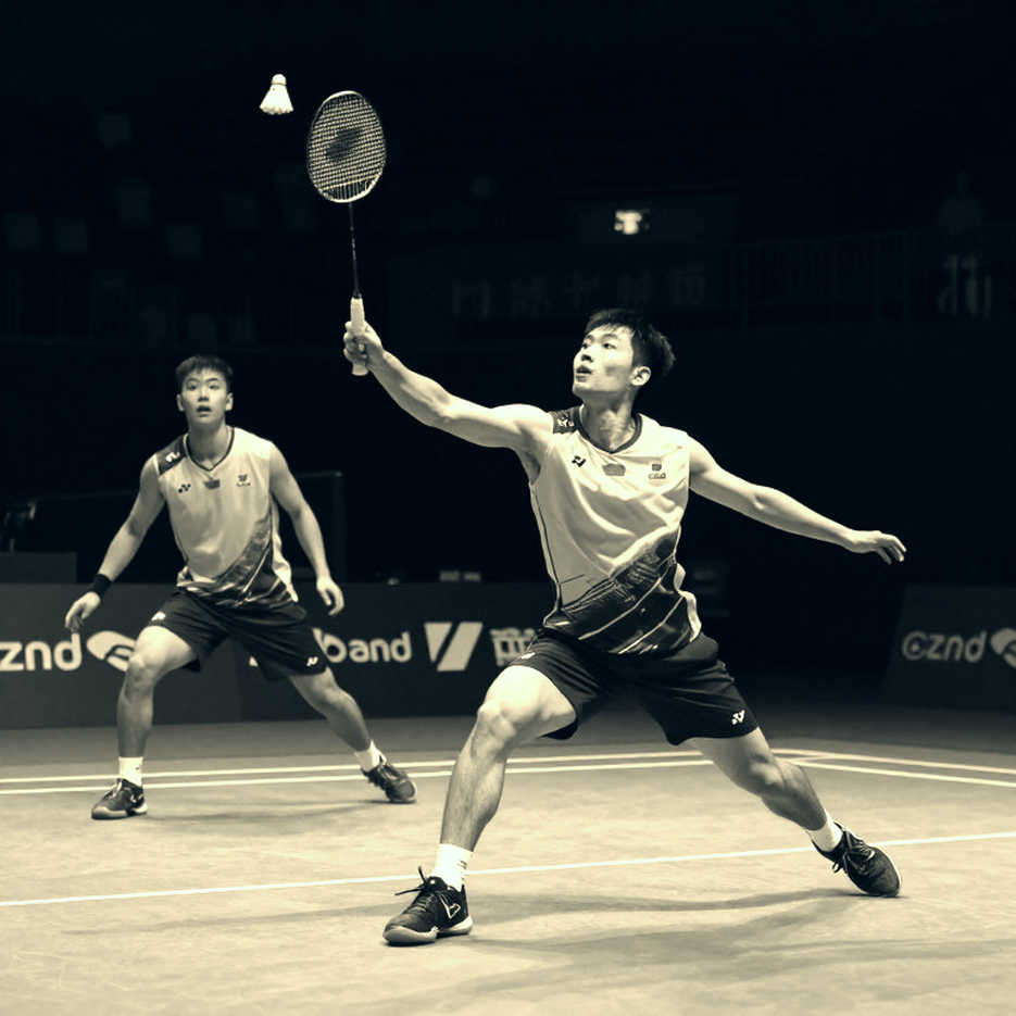 Huy chương vàng cầu mây nữ ASIAD và khoảng cách giữa ba người cùng đứng trên một bục