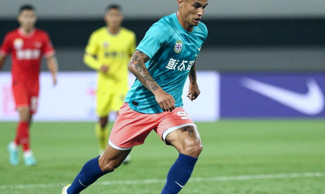 Lewis Ferguson và băng đội trưởng Bologna: Giấc mơ Ibrox đọc bằng cột phút thi đấu