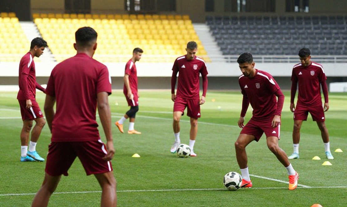 Mùa giải 2026: Bản quyền giải đấu và tấm thẻ đỏ bị hoãn — hai câu hỏi chưa ai trả lời